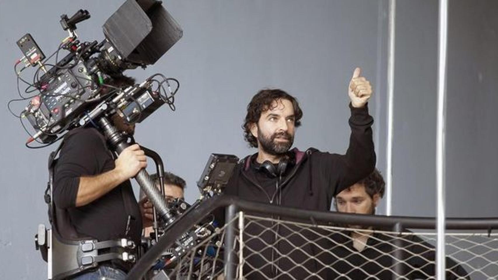 Mateo Gil en el rodaje de su nueva película.