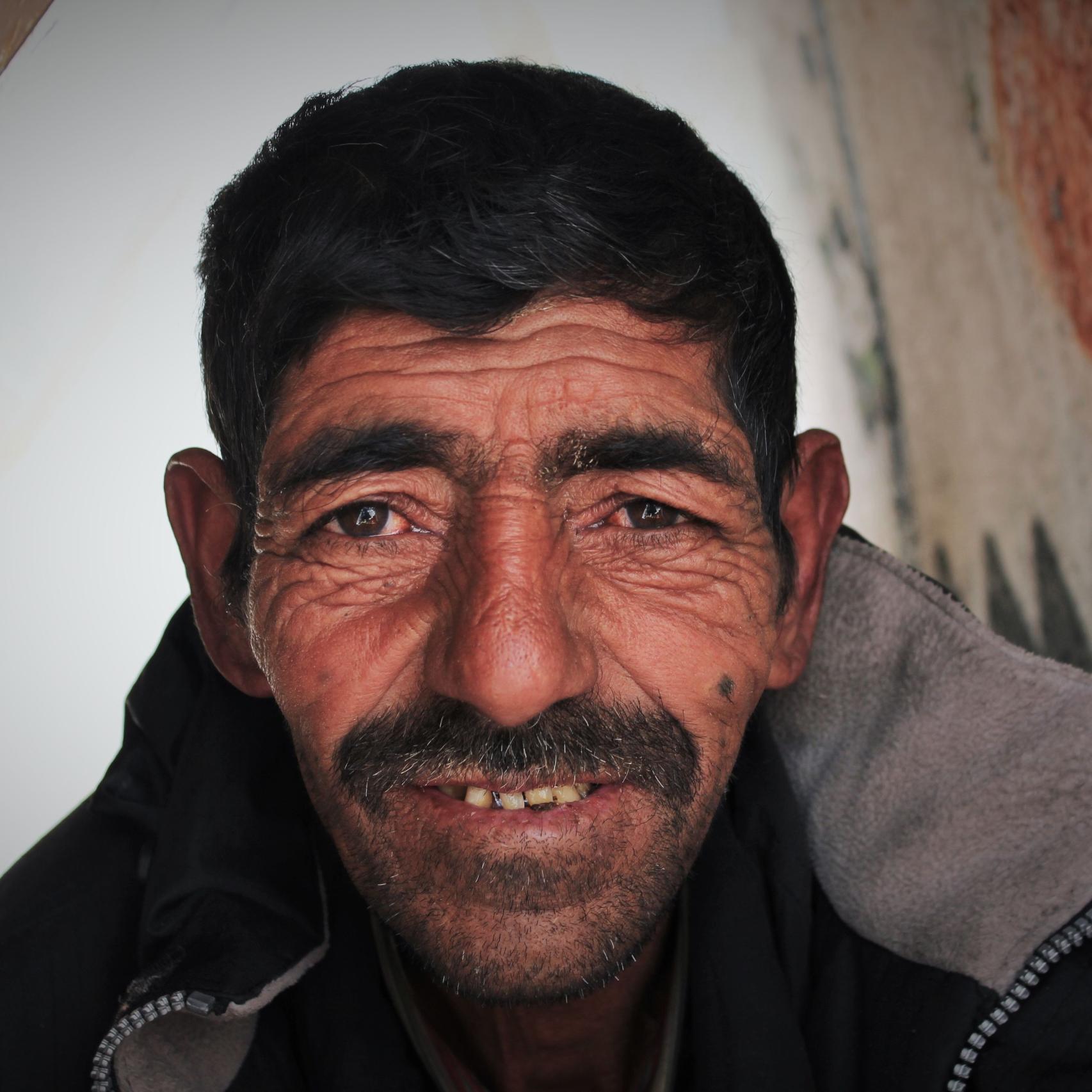 Mustafá Amet, de 53 años, tiene a su mujer y dos hijos en Rumanía.