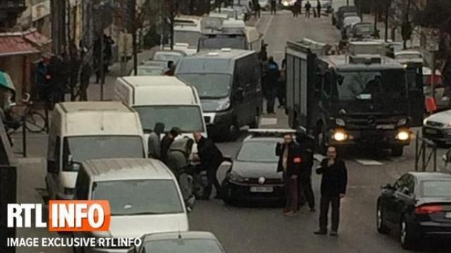 La policía belga, durante la operación en la que  Salah Abdeslam fue detenido.