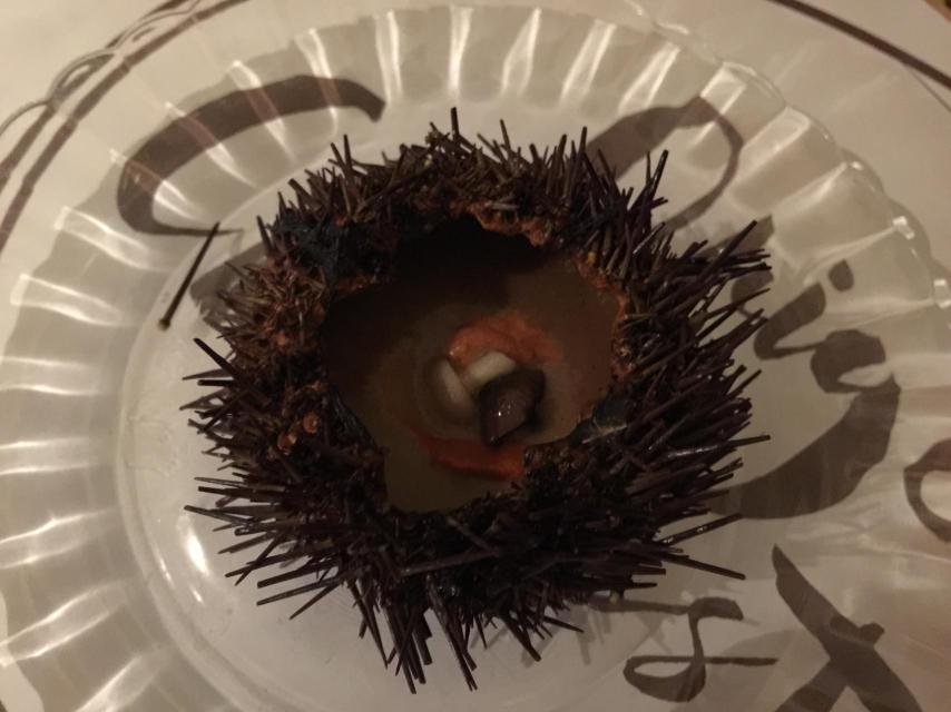 El erizo de mar con salsa de maíz y tuétano.