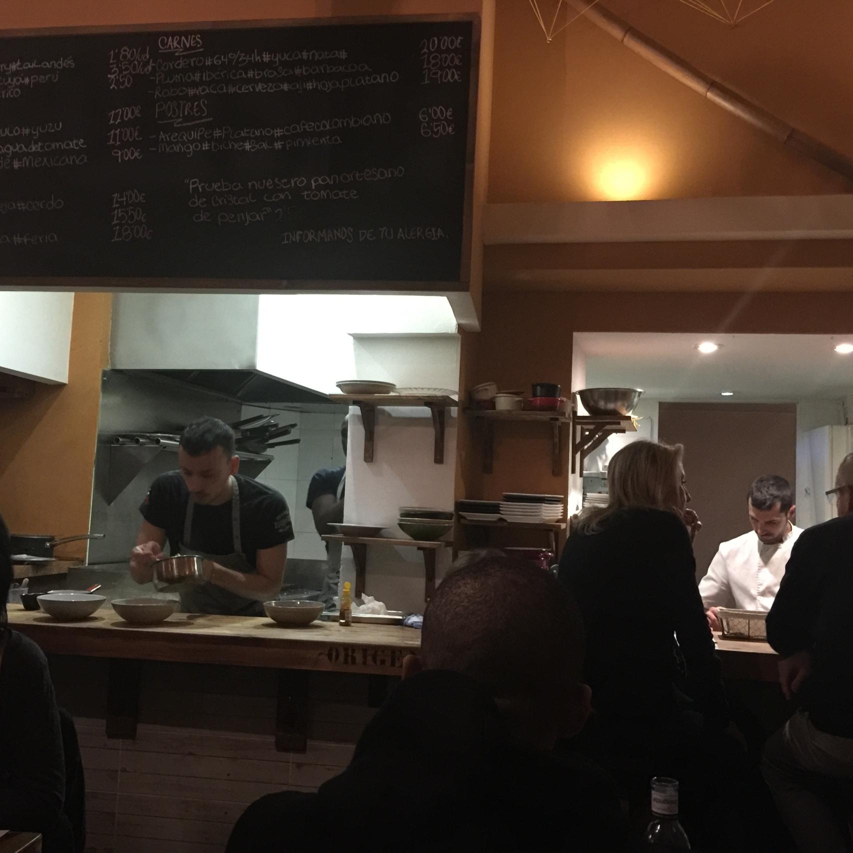 El chef Junior Franco en acción.