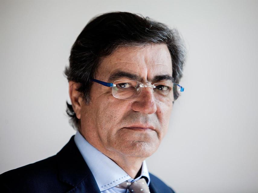 El doctor en su despacho.