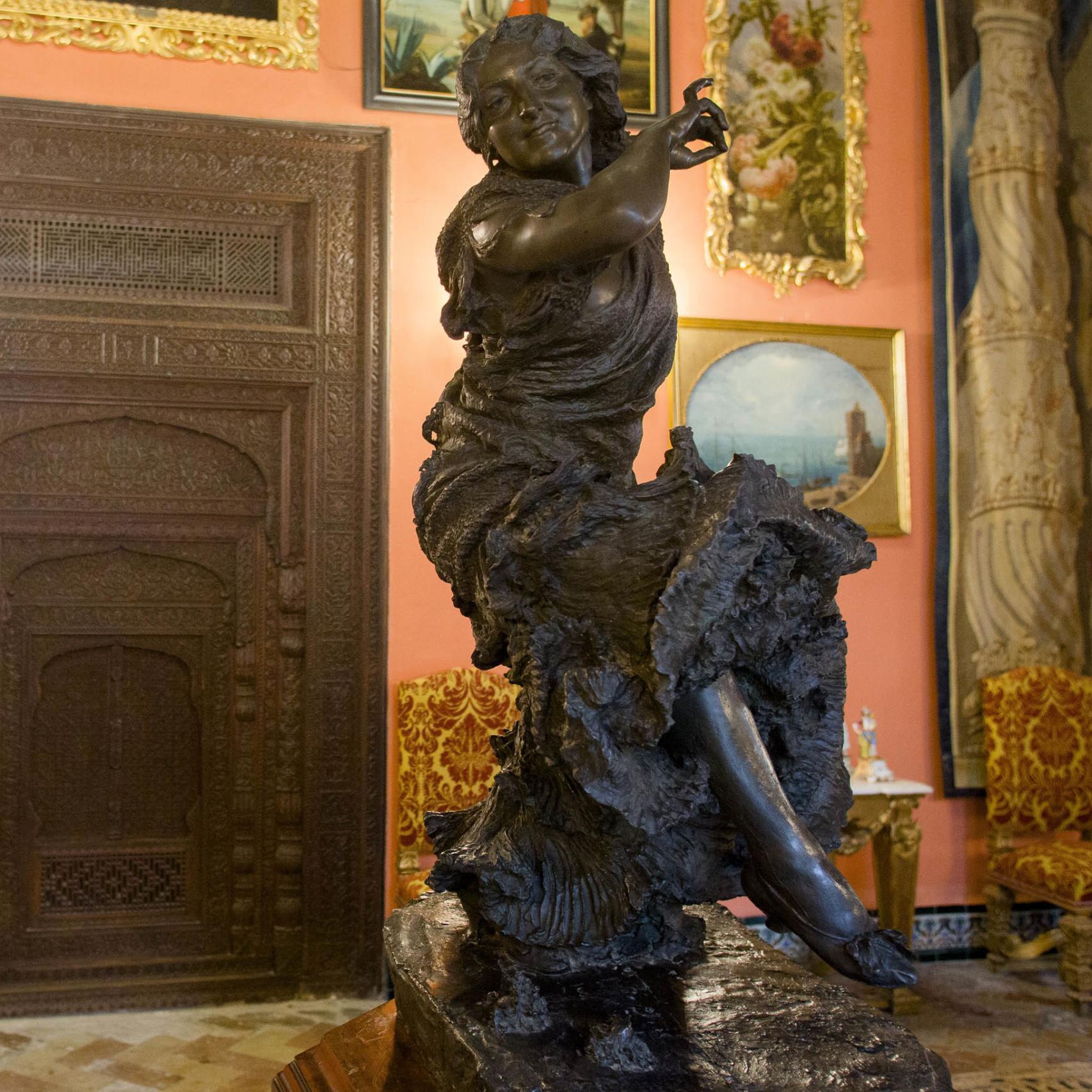 Escultura que representa la gitana de Mariano Benlliure