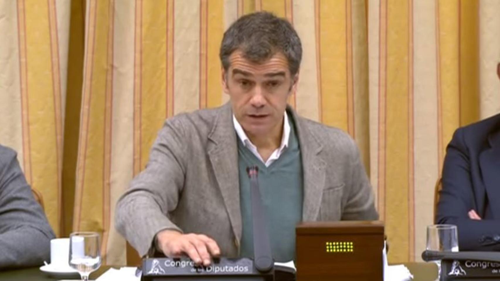 Toni Cantó presidía la comisión de Cultura mientras David Bravo hablaba.