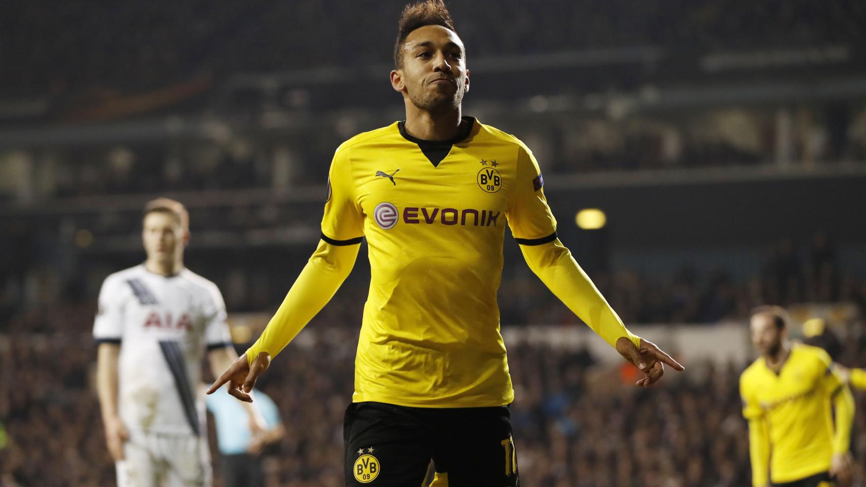 Aubameyang celebra uno de sus goles al Tottenham