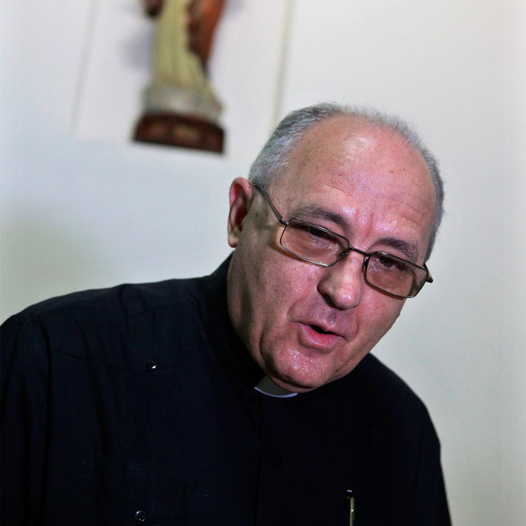 José Félix Pérez es responsable del templo al que acuden las Damas de Blanco.