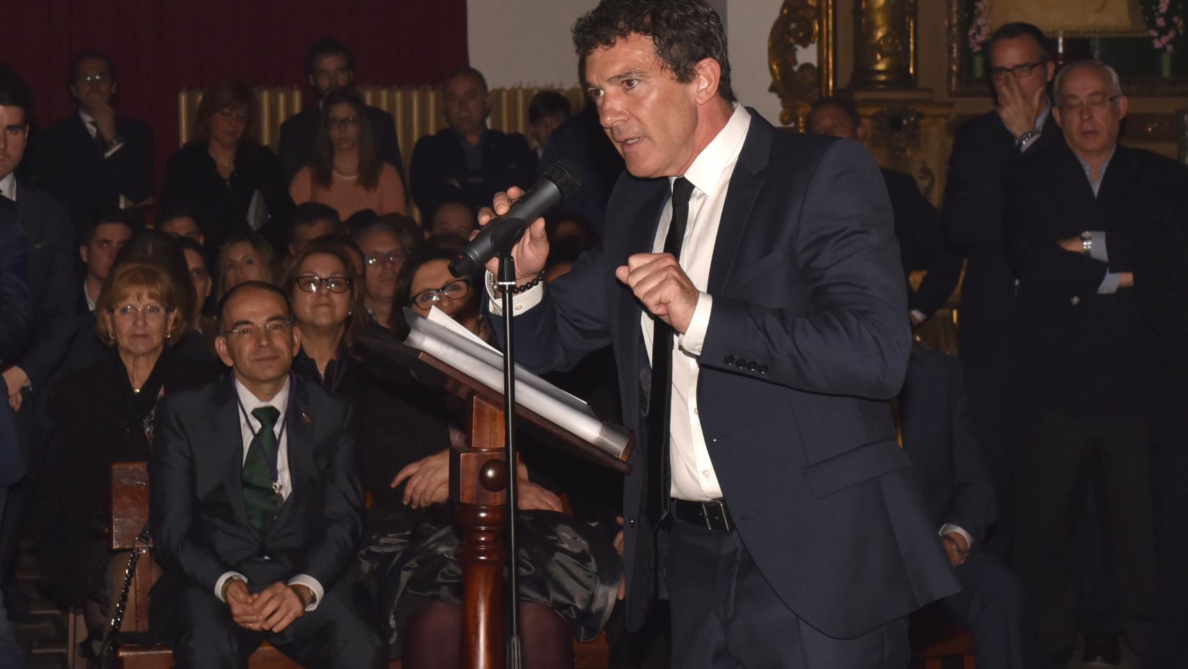 El actor en el encendido de velas de Favores y Lágrimas en Málaga