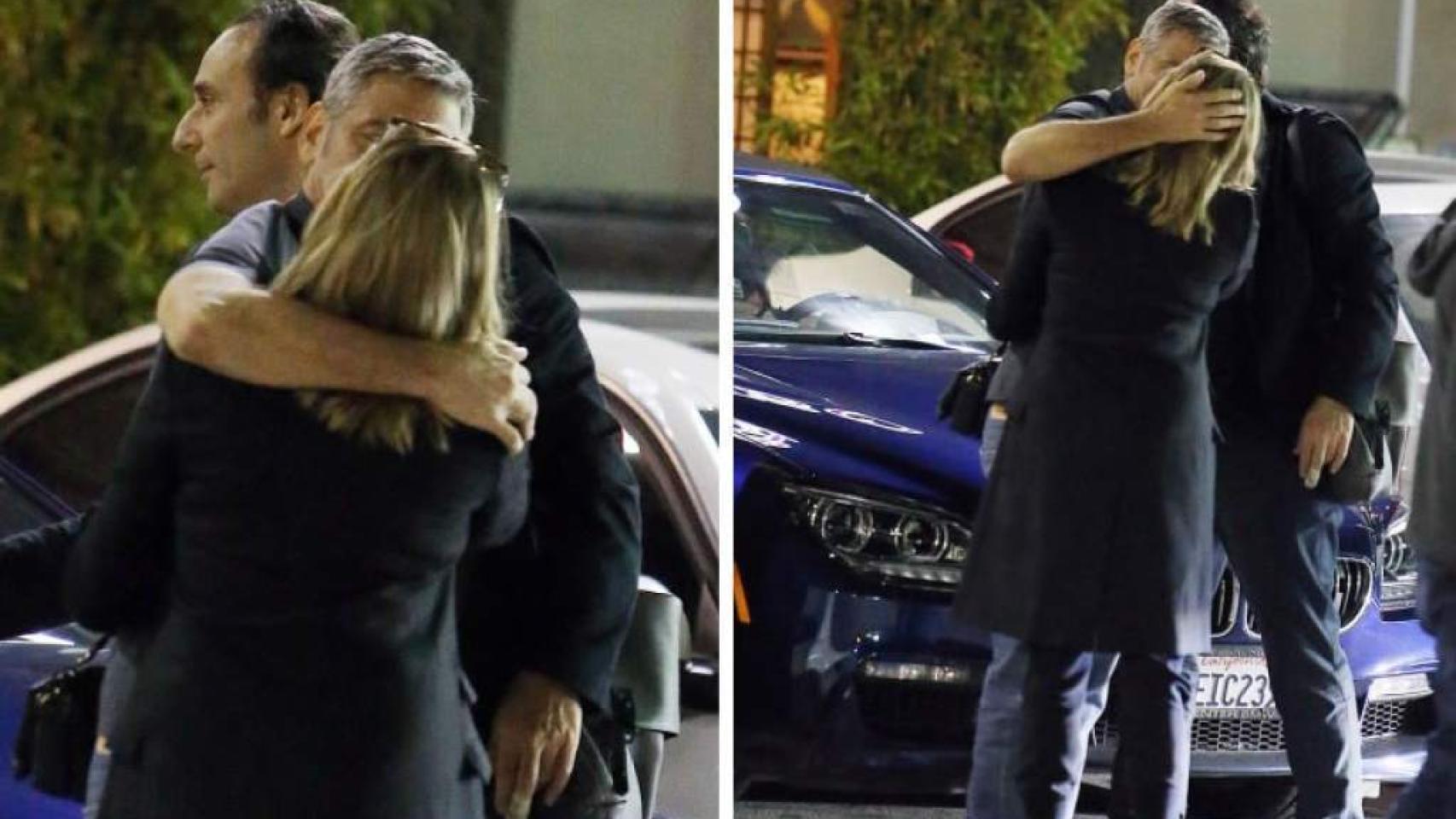 El actor besa efusivamente a una rubia desconocida