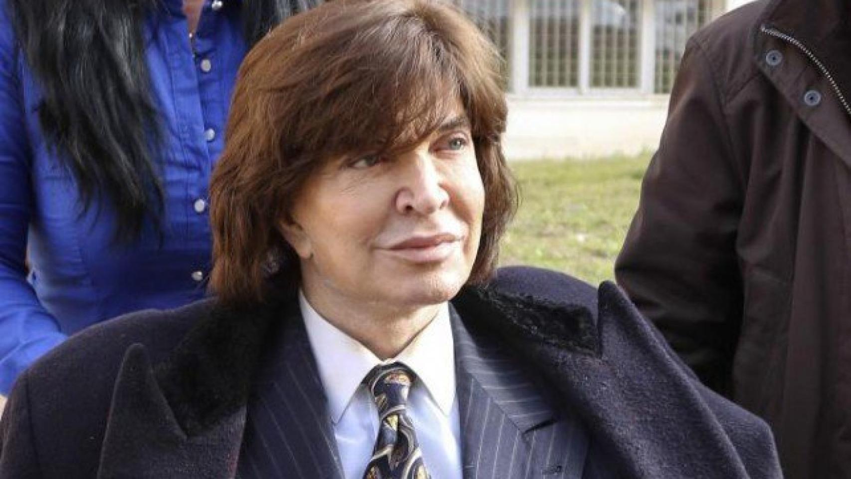 Los ex representantes de Camilo asaltaron su chalet para cobrarse la deuda