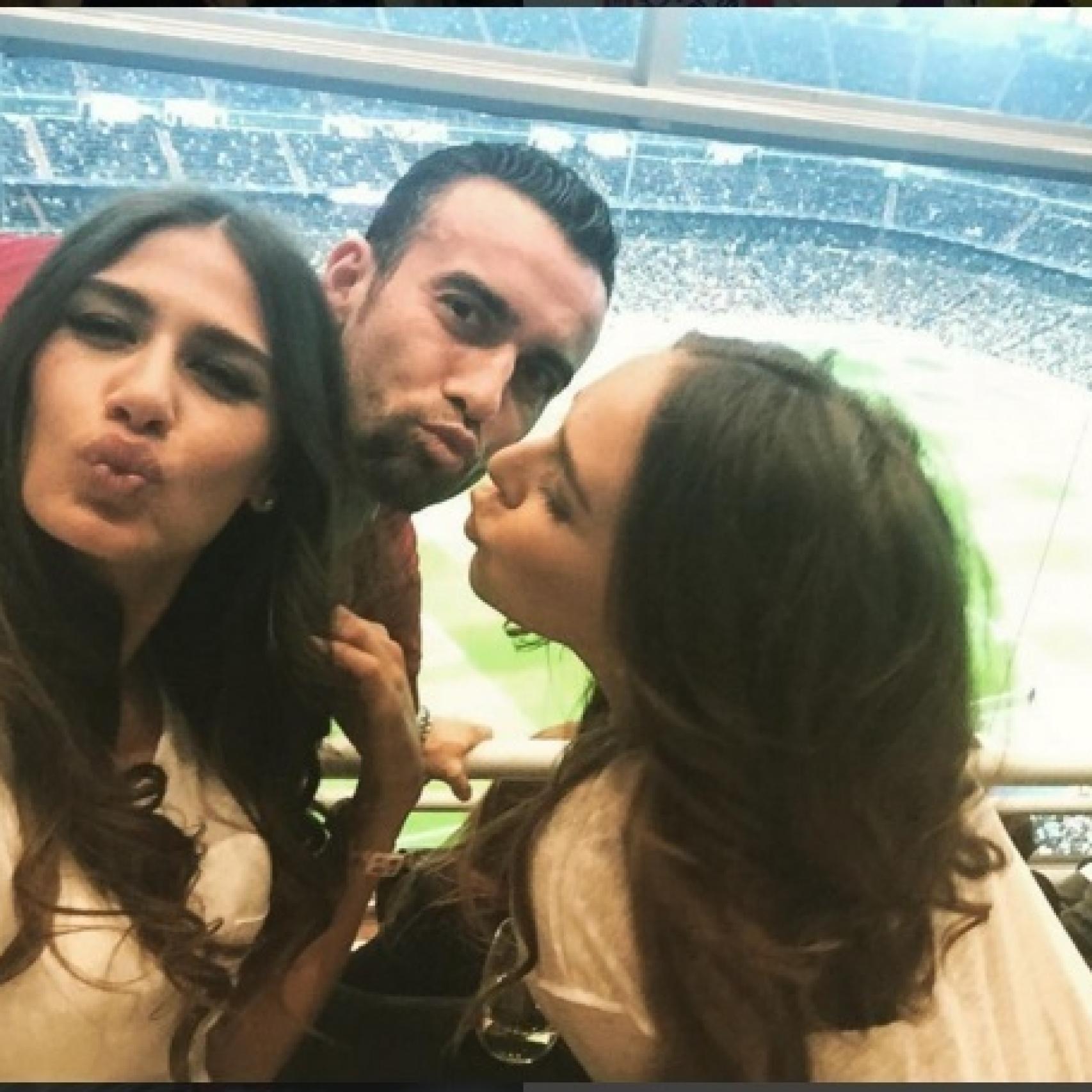 Chloe estuvo acompañada de unos amigos en el Bernabeú