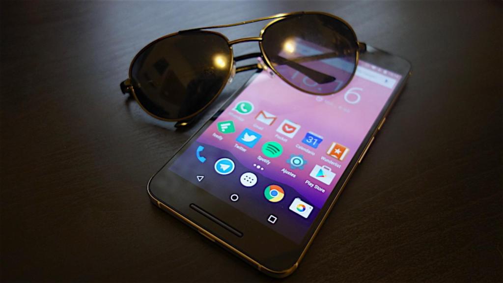 ¿Por qué no puedo ver mi móvil en horizontal con gafas de sol?