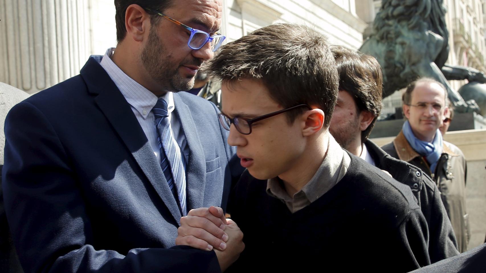 Antonio Hernando saluda a Íñigo Errejón este miércoles.