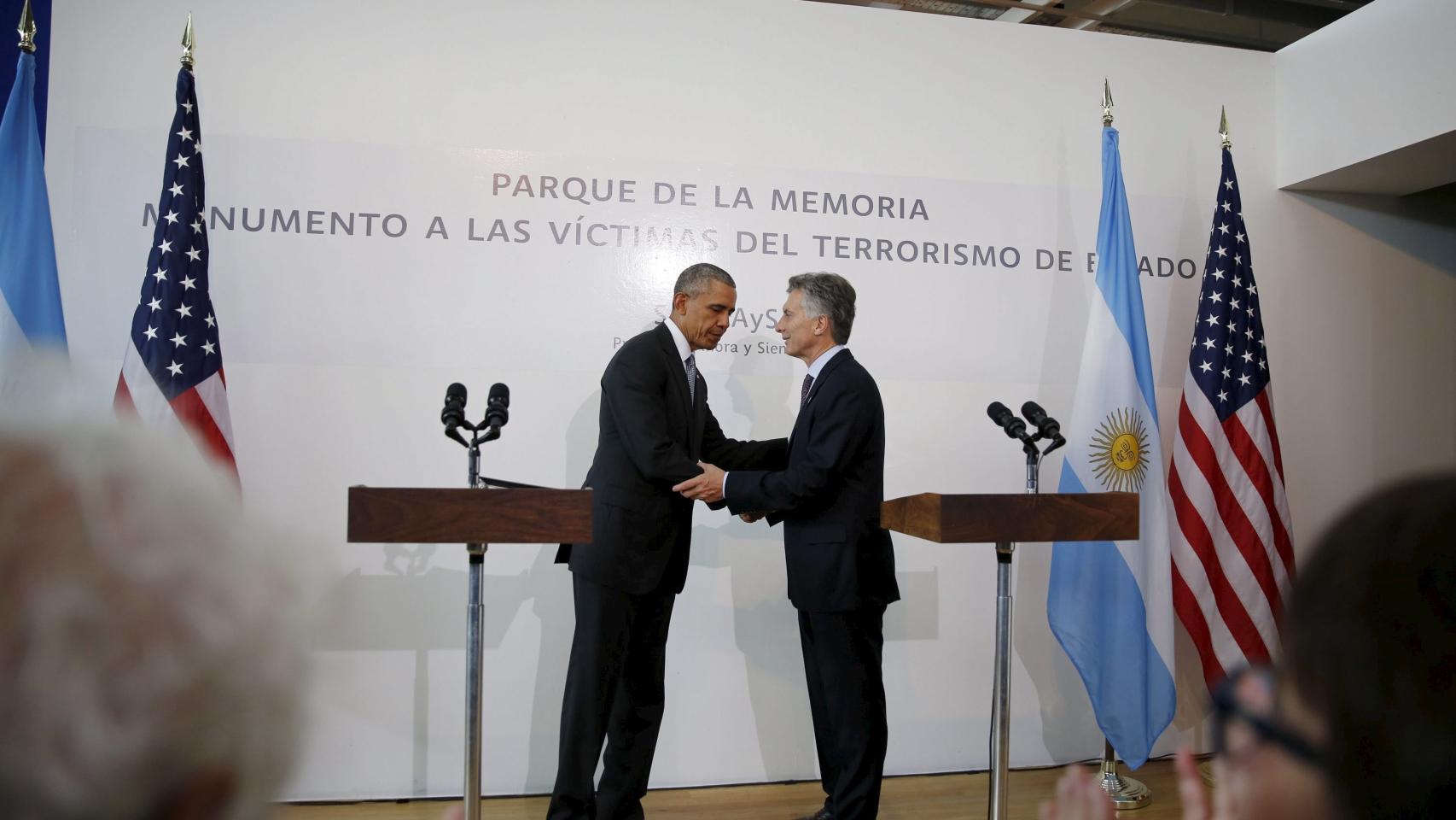 Barack Obama saluda a Mauricio Macri.
