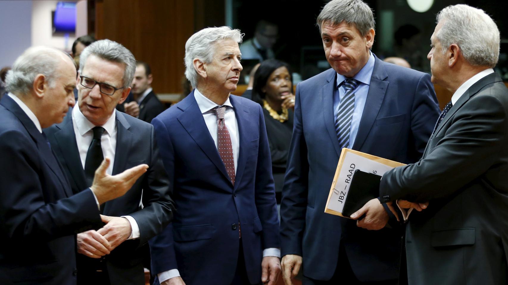 Los ministros de España, Alemania, Países Bajos y Bélgica junto al comisario europeo de Interior.