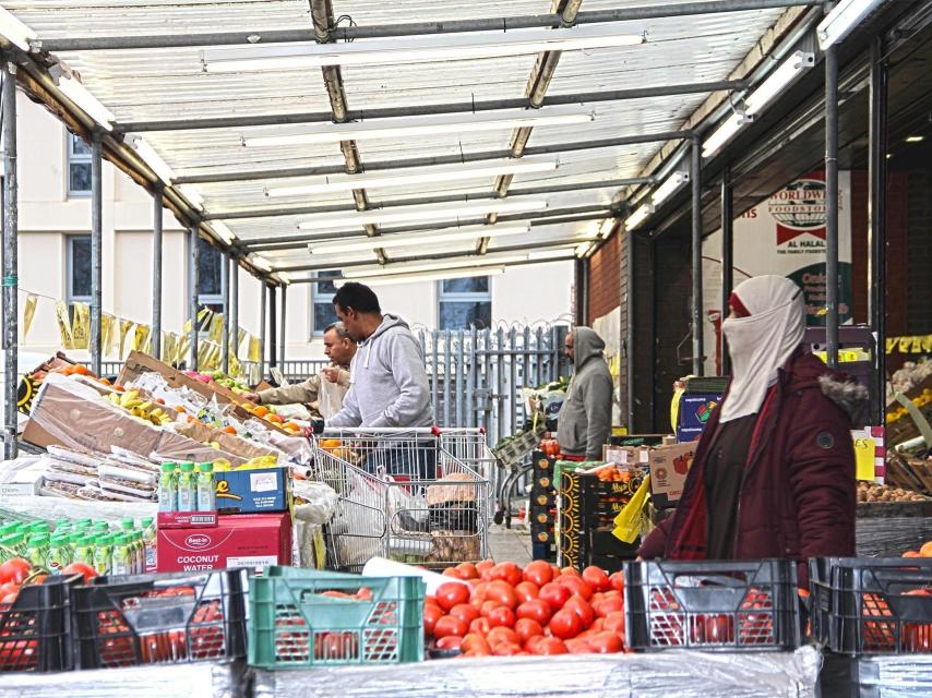 Un supermercado en el barrio.