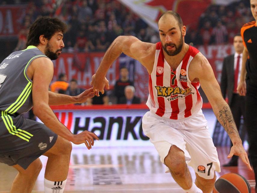 Spanoulis intenta escaparse de Llull durante un Olympiacos-Madrid pasado.