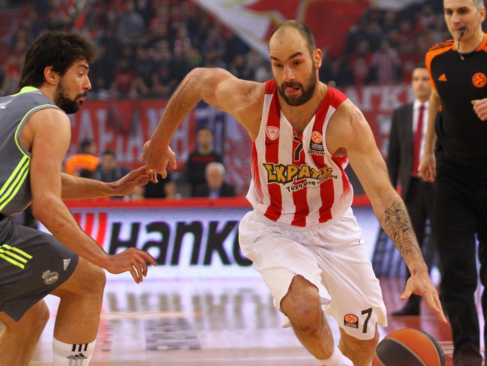 Spanoulis intenta escaparse de Llull durante un Olympiacos-Madrid pasado.