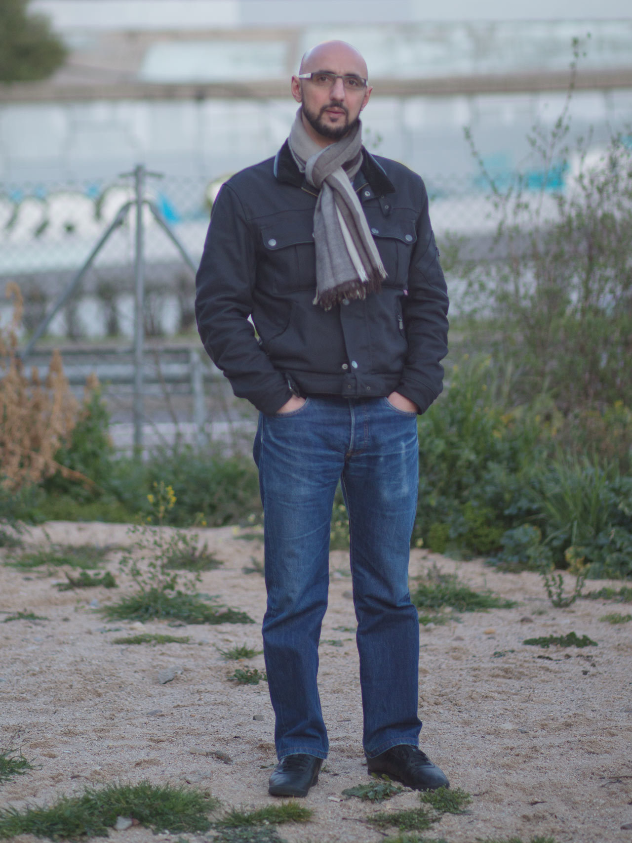 Azahaf nació en Tánger en 1976.