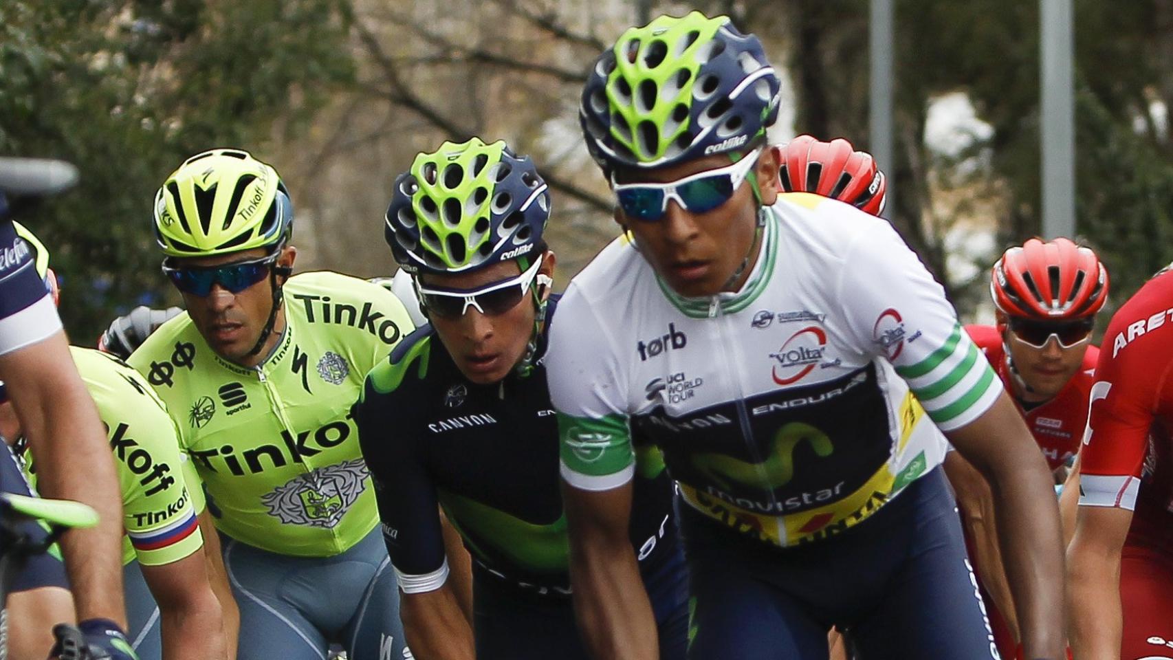 Nairo Quintana, seguido de su hermano Dayer, durante la Volta.