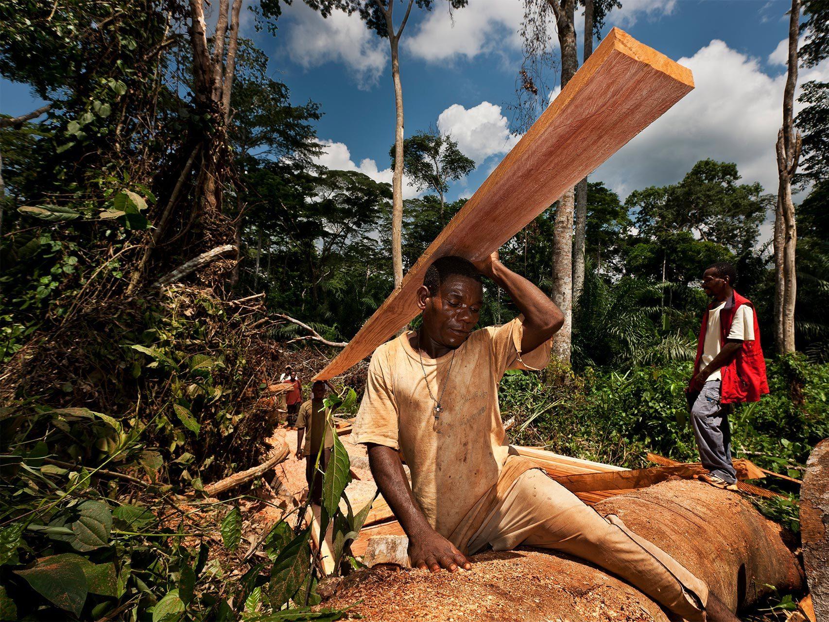 Miembros de la tribu pigmea Baka en Camerún.