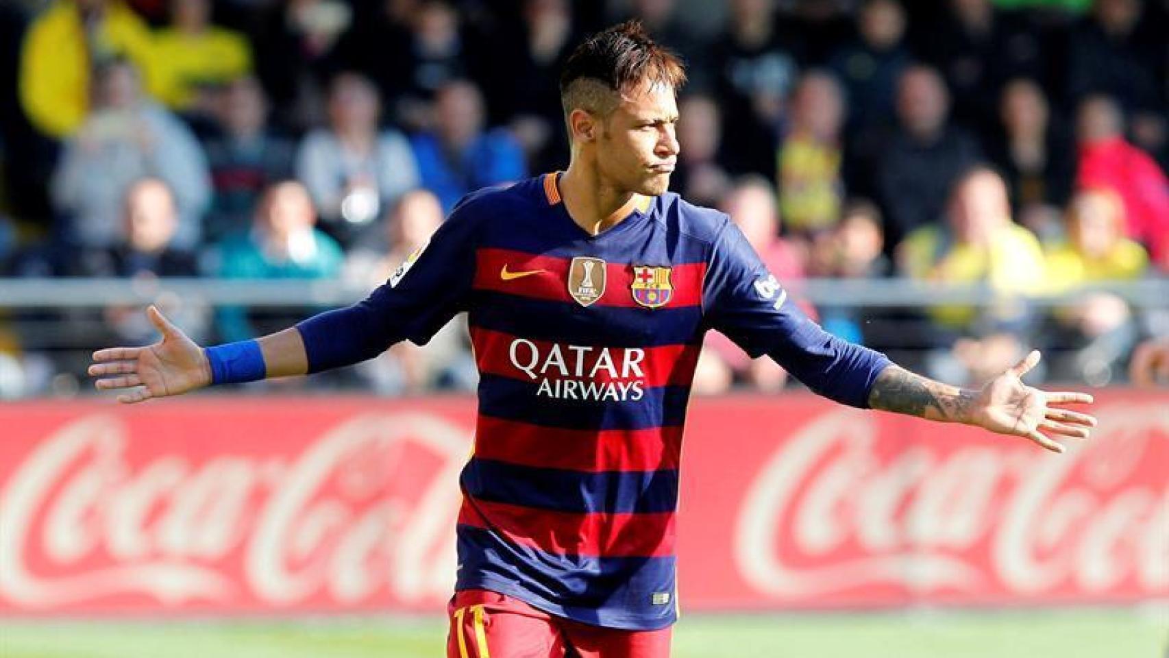 Neymar celebra un gol.