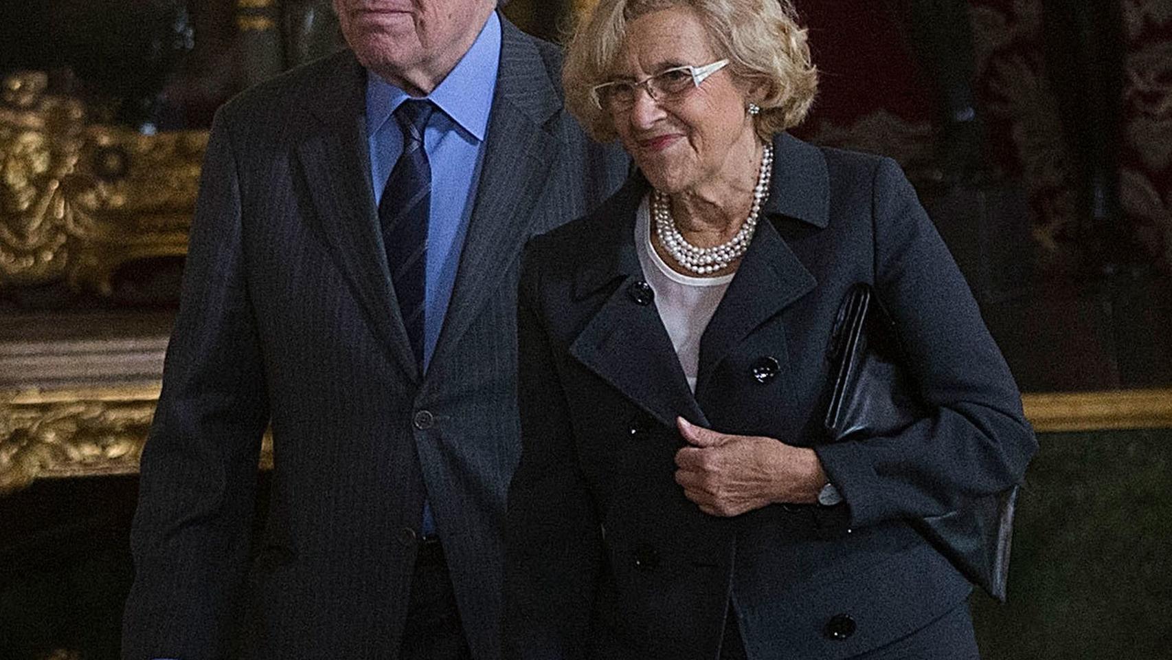 Carmena y su marido en una recepción en el Palacio Real