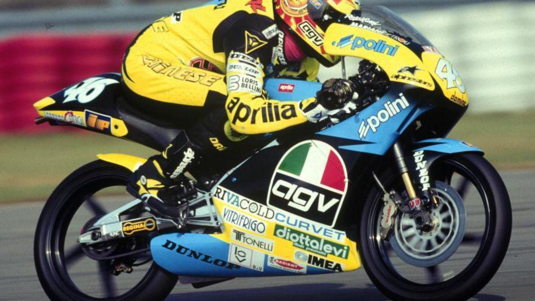 Valentino Rossi, sobre su Aprilia de 125cc, en el el Gran Premio de Malasia en 1996.