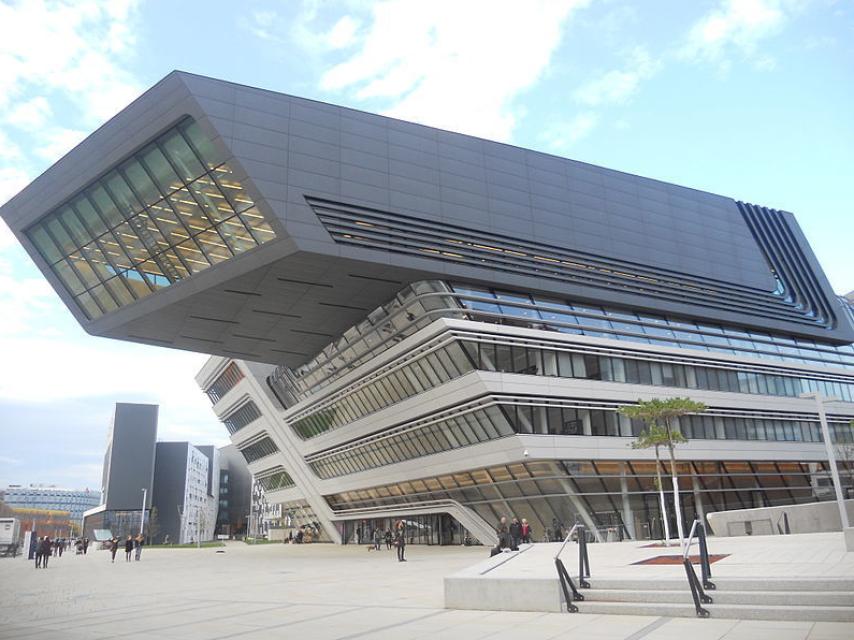Biblioteca en Viena obra de Zaha Hadid.