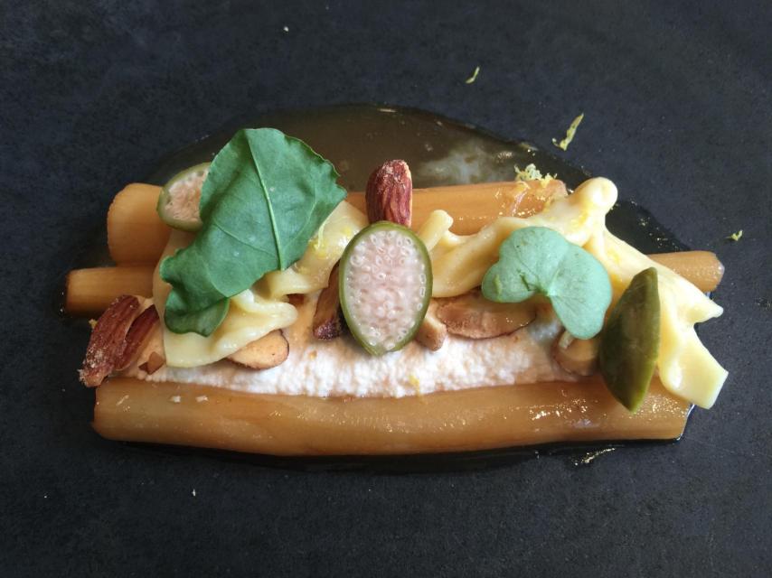 El salsifi con almendras y alcaparrones.