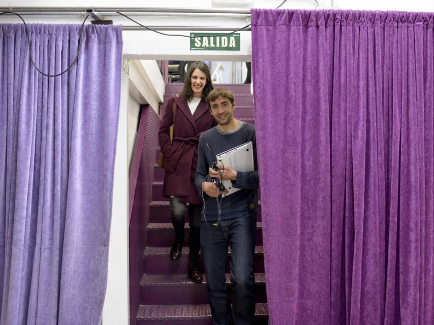 Rita Maestre y Emilio Delgado llegan a la morada.