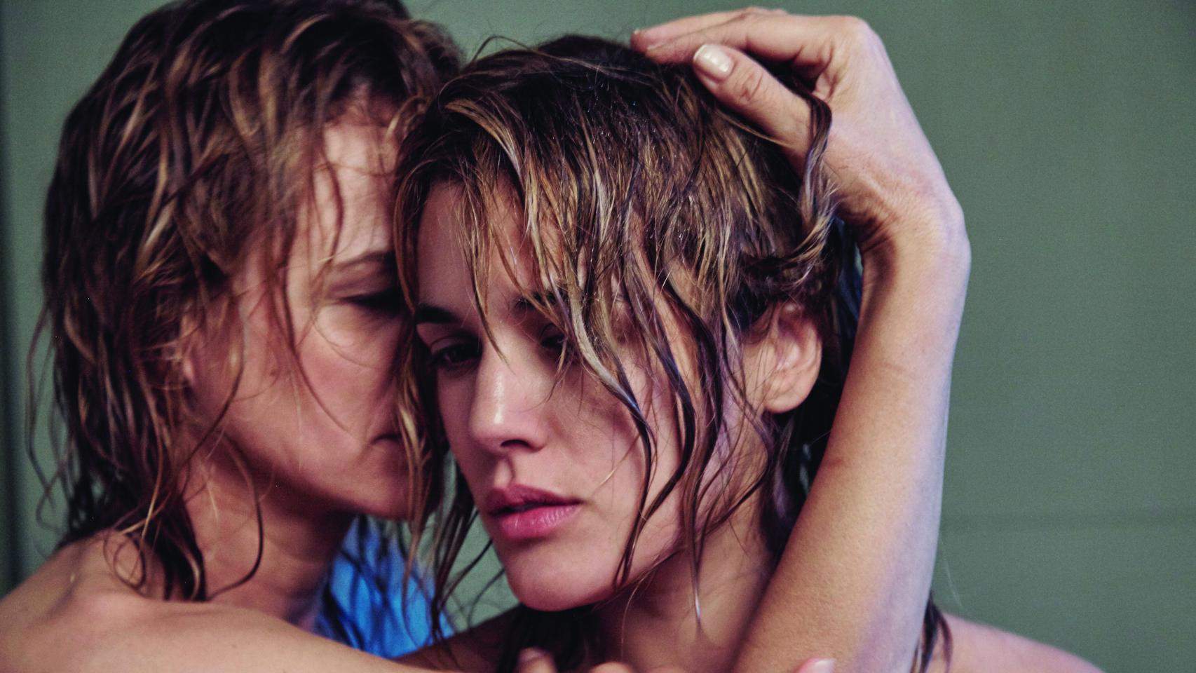 Emma Suárez y Adriana Ugarte en una imagen promocional de Julieta.