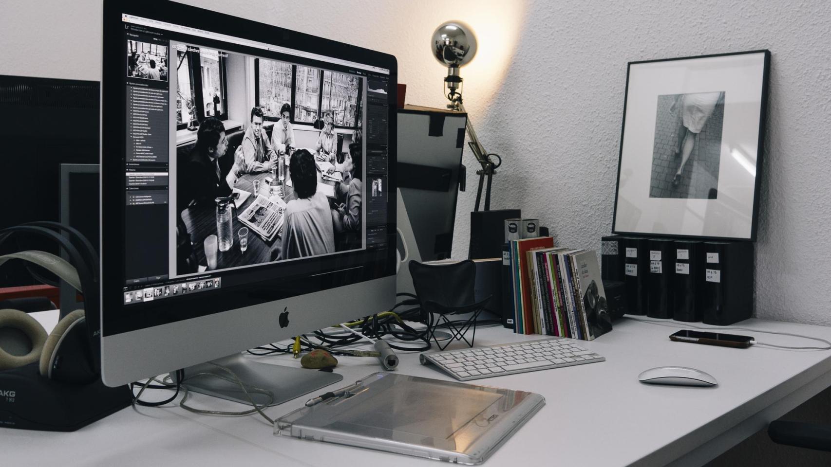 Rincón de trabajo de un fotógrafo.