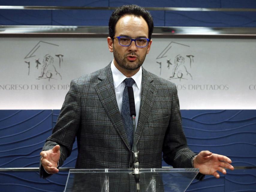 El portavoz del equipo negociador del PSOE, Antonio Hernando.