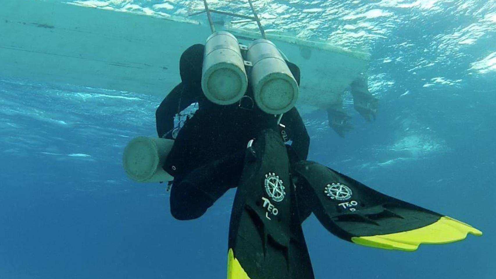Teo Alcorta, buceando.