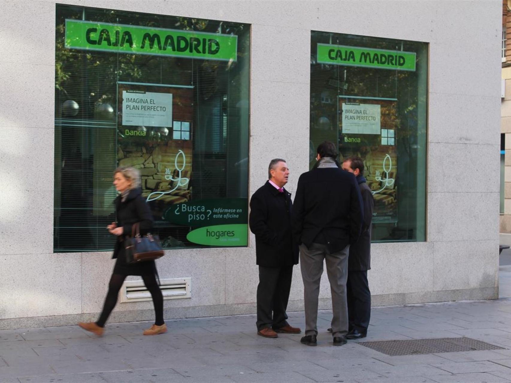 La banca ha destruido 70.000 empleos antes de los despidos que prepara el Santander