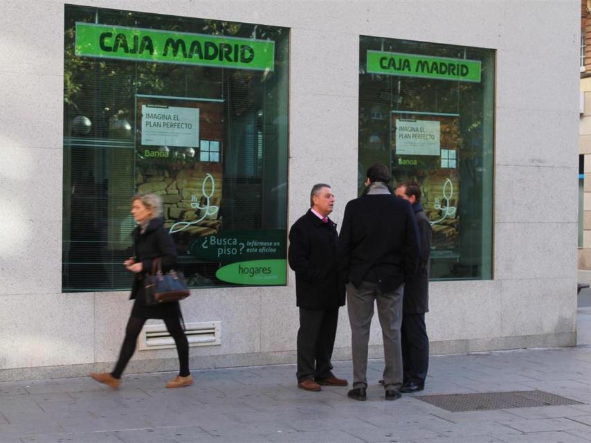 La banca ha destruido 70.000 empleos antes de los despidos que prepara el Santander