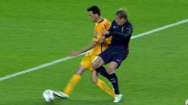 Segunda amarilla a Fernando Torres.