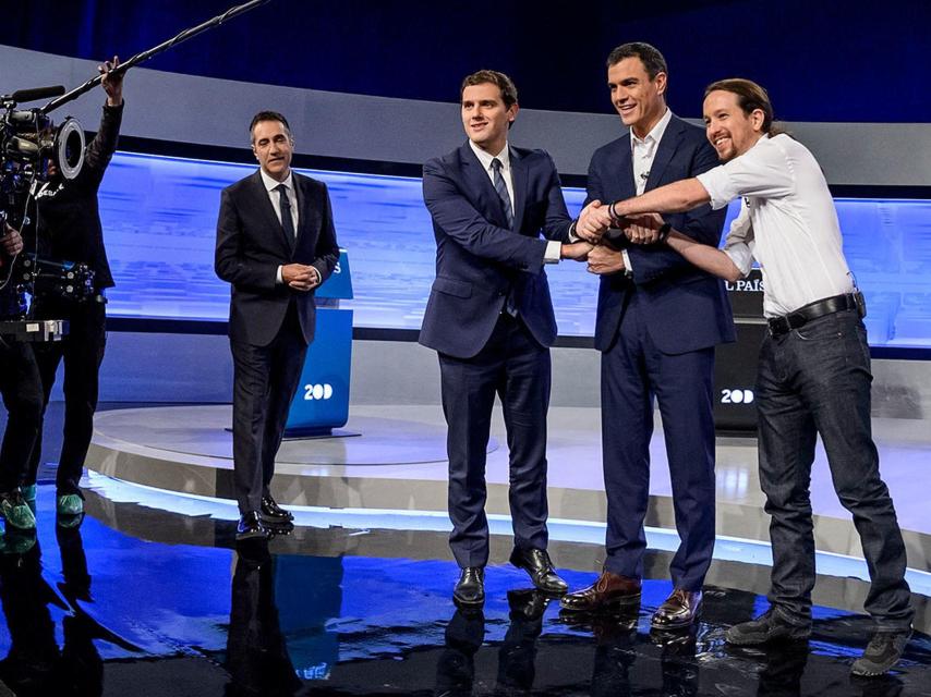 Rivera, Iglesias y Sánchez antes de iniciar el debate de Atresmedia en diciembre.