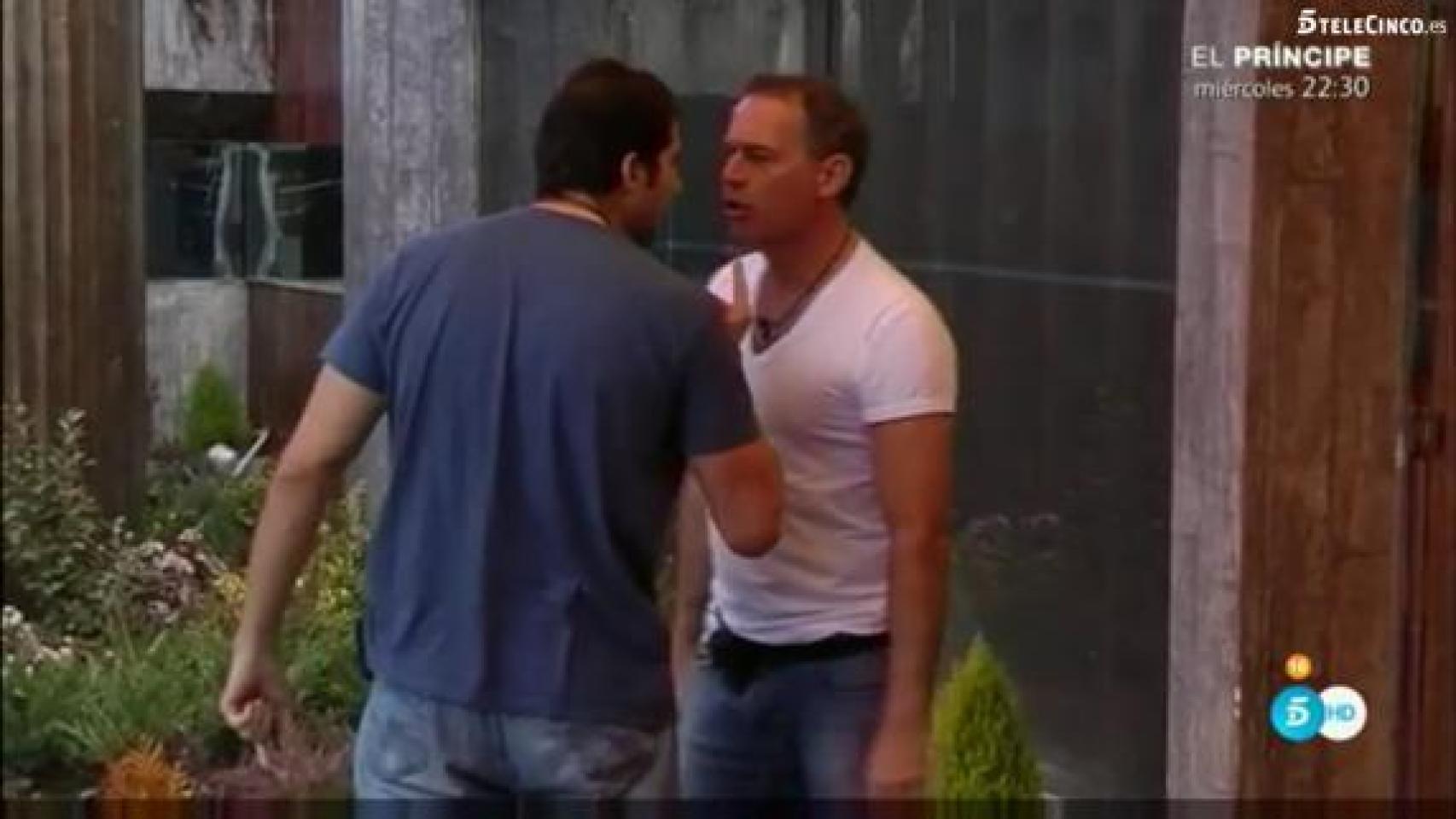 Julián Contreras Jr. estuvo a punto de agredir a Carlos Lozano