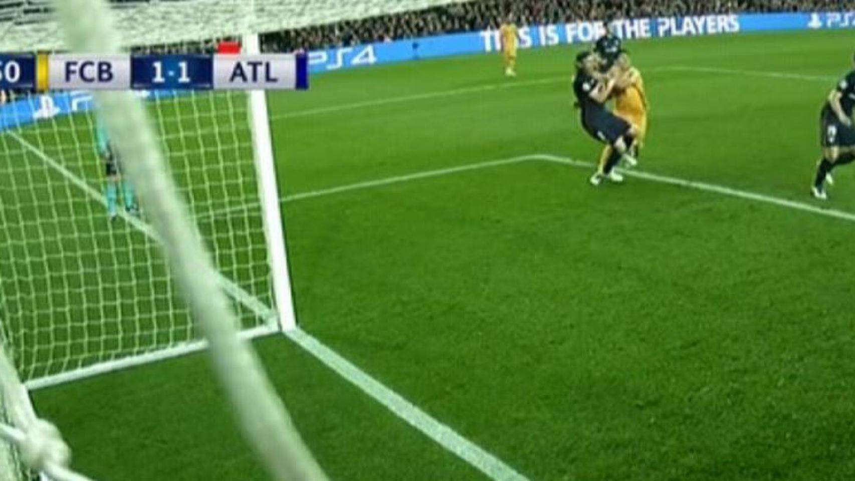 Segunda roja perdonada a Suárez