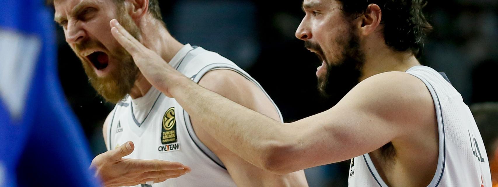 Nocioni y Llull celebran el pase del Madrid a cuartos.