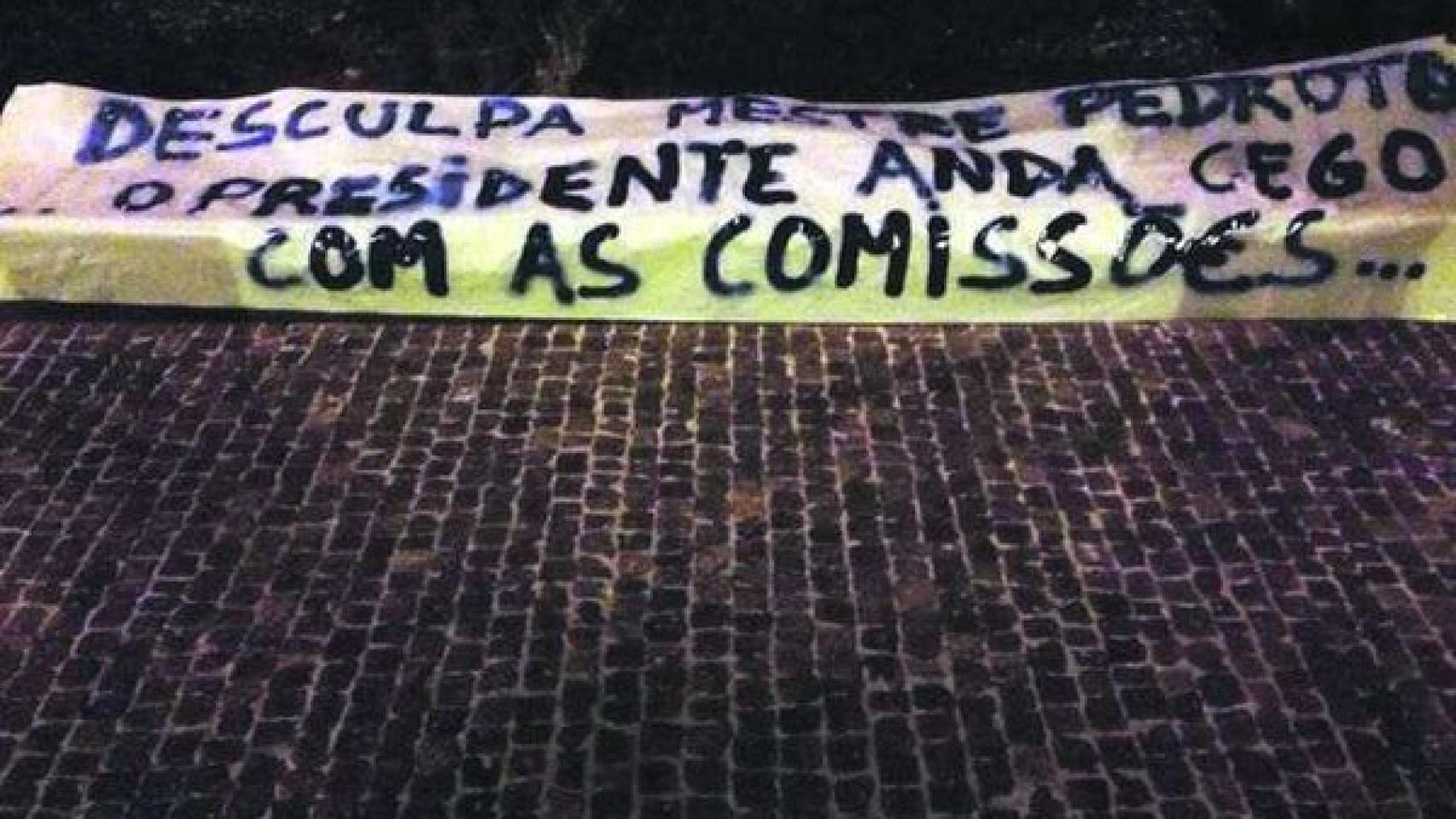 Otra pancarta de queja contra Pinto da Costa