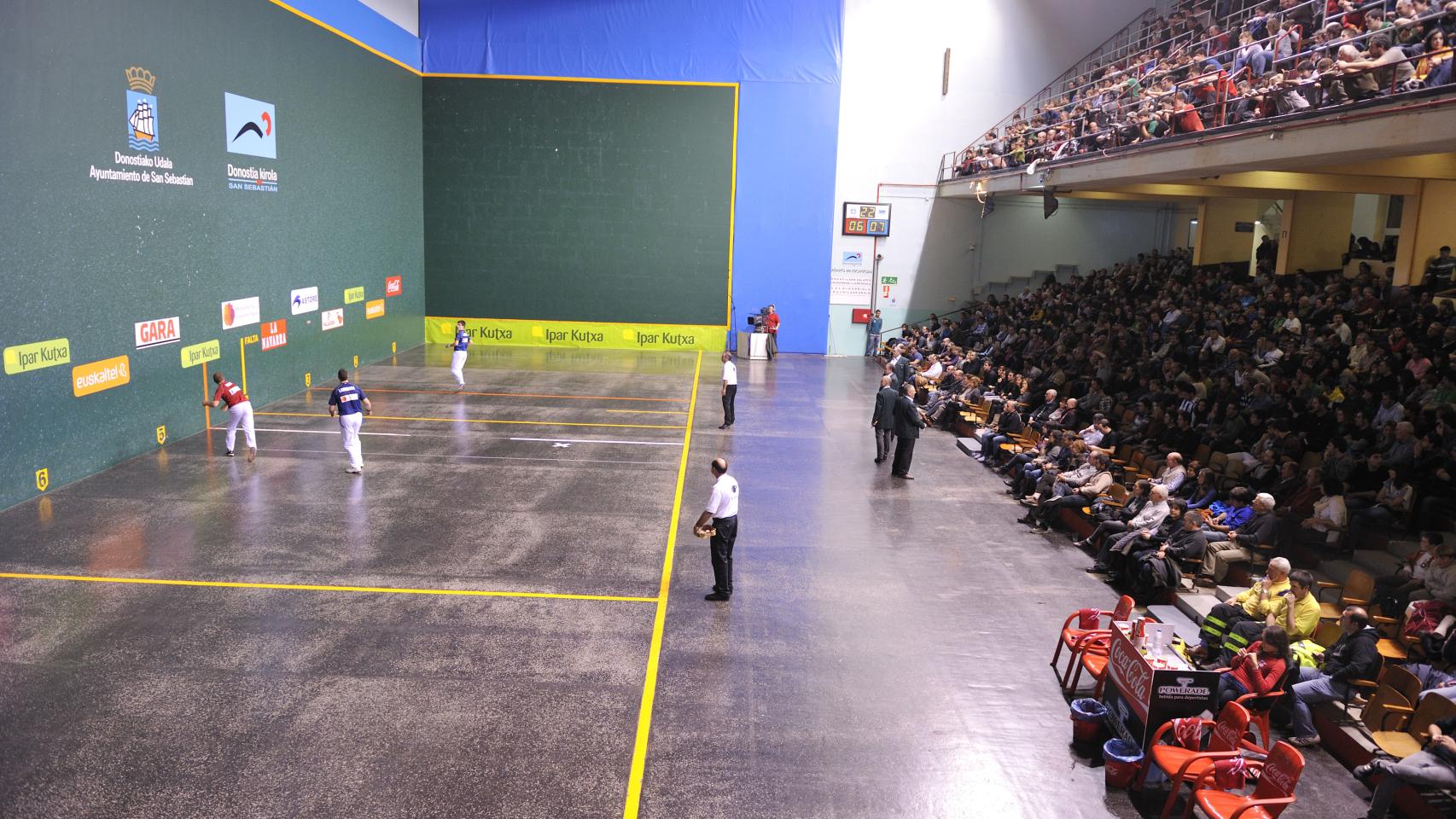 Un partido de pelota en el frontón Atano III de San Sebastián.