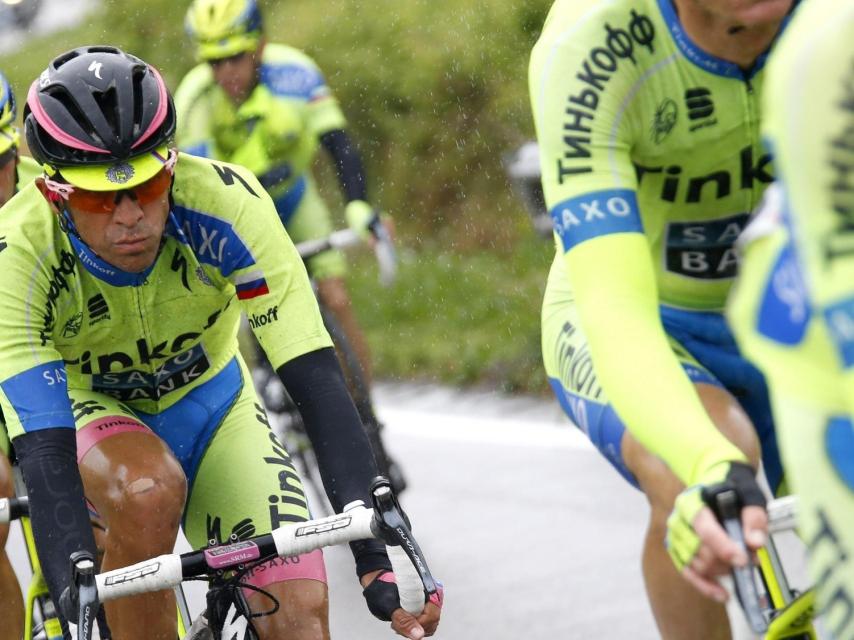 Alberto Contador en una subida de montaña.