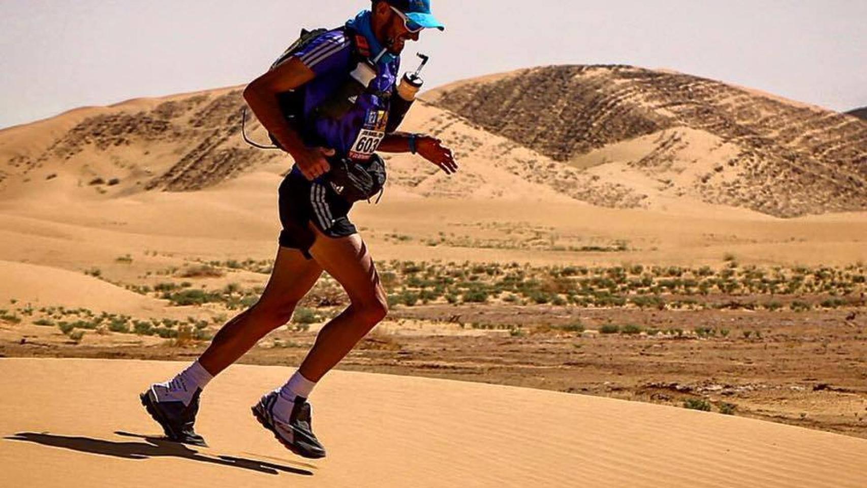 Chema Martínez durante la pasada Maratón de Sables.