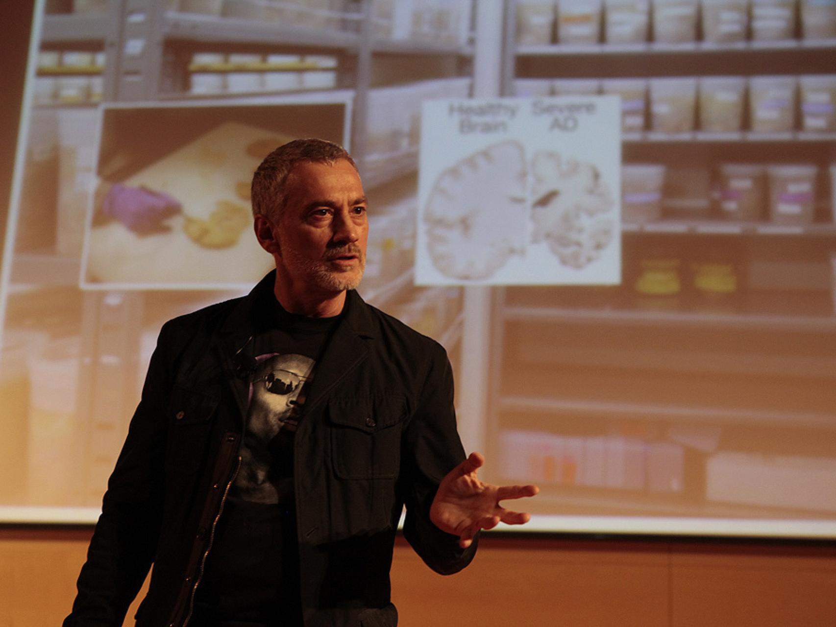 El filósofo e investigador neurocientífico Luis Castellanos durante una ponencia.