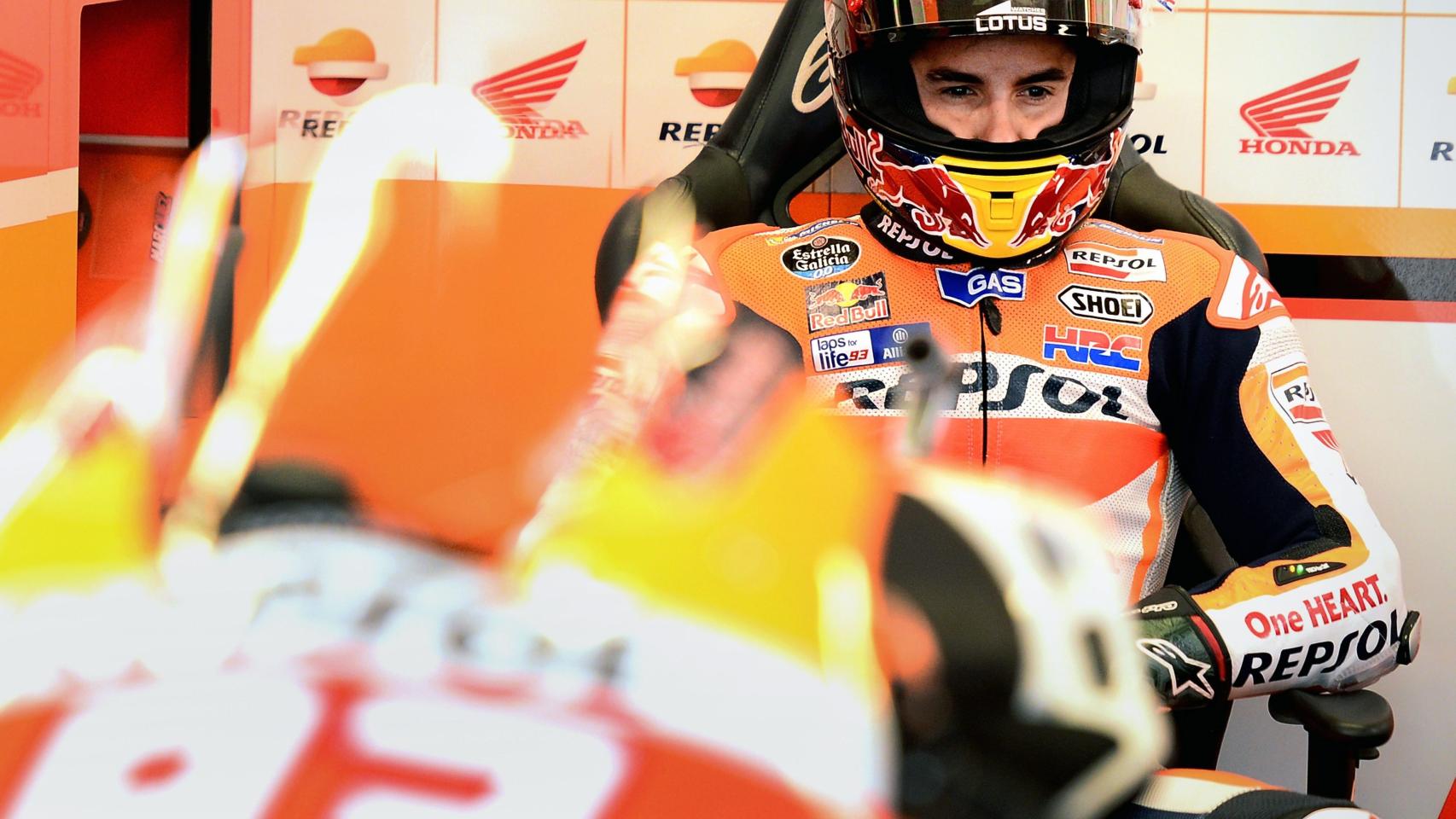 Márquez en su box durante los entrenamientos del GP de Las Américas.