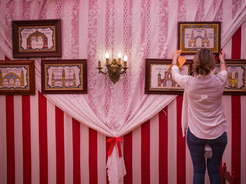 Así montan la caseta.