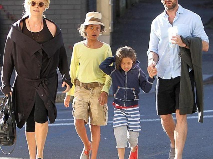 El matrimonio con sus hijos Oscar y Ava