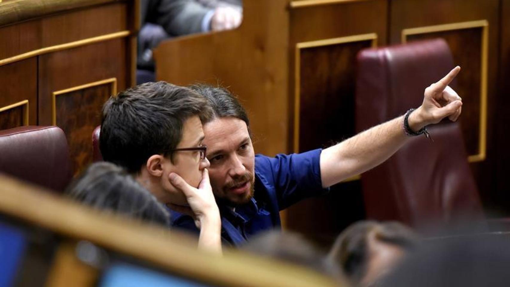 Errejón e Iglesias durante el pleno del Congreso este martes
